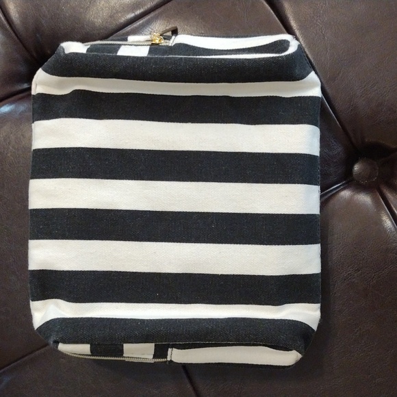 Lacome Set of two Makeup Bags with Goodies - Picture 2 of 16